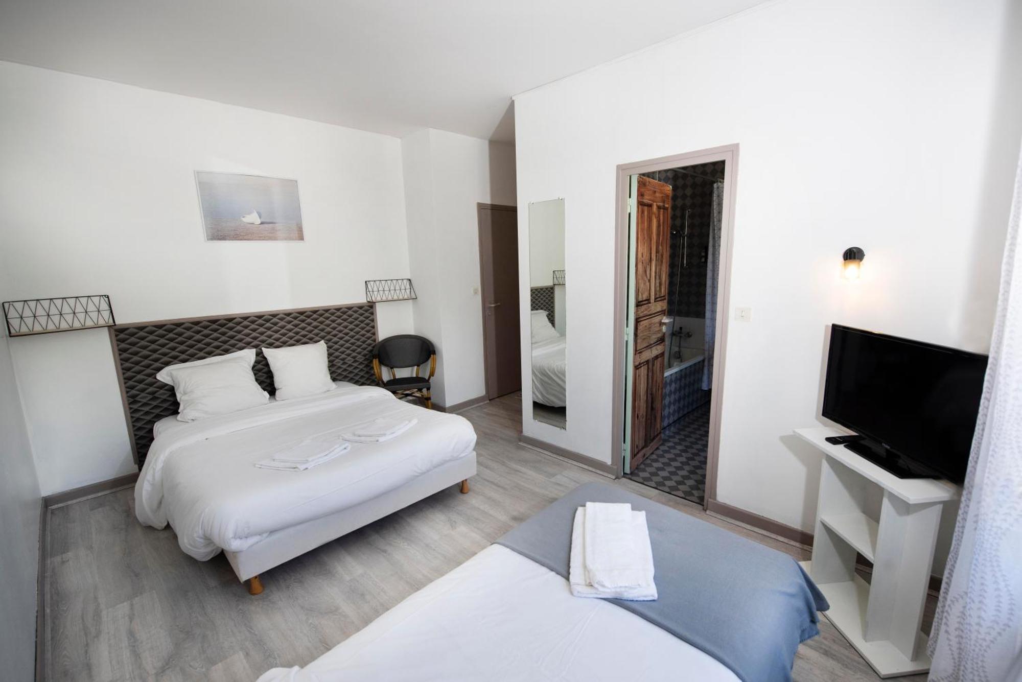 Hotel 1610 Entraygues-sur-Truyere Exterior photo