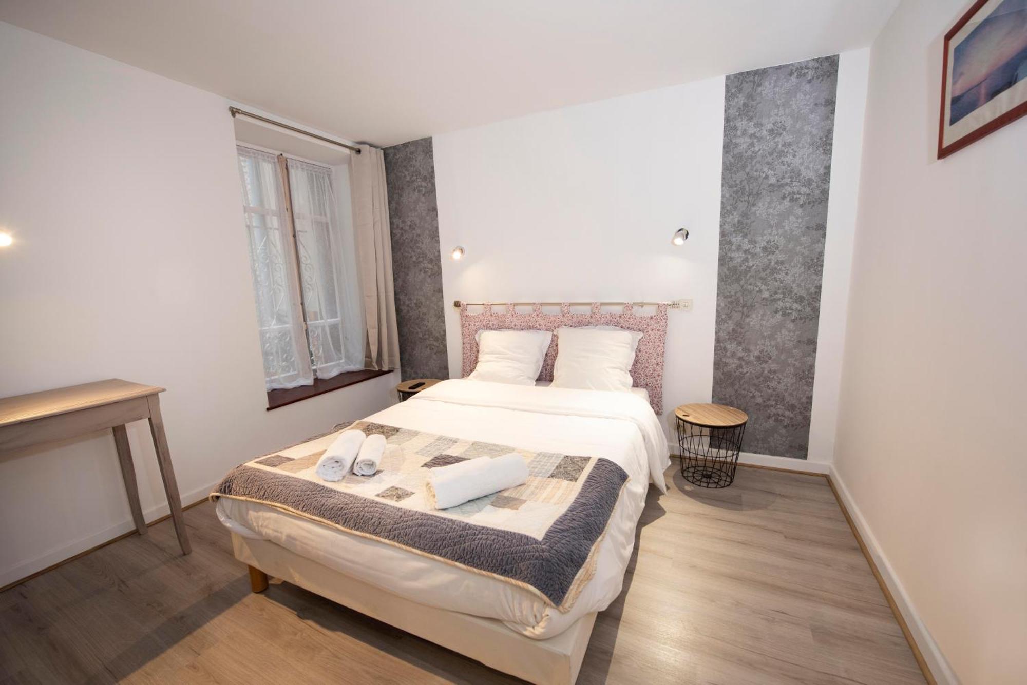 Hotel 1610 Entraygues-sur-Truyere Exterior photo